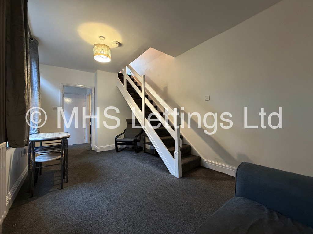 Photo of 2 Bedroom Maisonette in 175b Kirkstall Lane, Leeds, LS6 3EJ