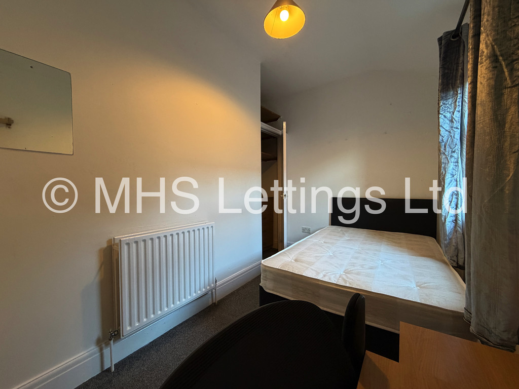 Photo of 2 Bedroom Maisonette in 175b Kirkstall Lane, Leeds, LS6 3EJ