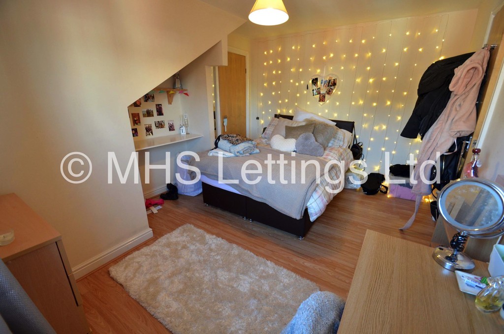 Photo of 4 Bedroom Mid Terraced House in 37 Harold Road, Leeds, LS6 1PR