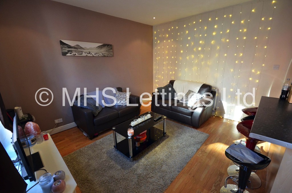 Photo of 4 Bedroom Mid Terraced House in 37 Harold Road, Leeds, LS6 1PR