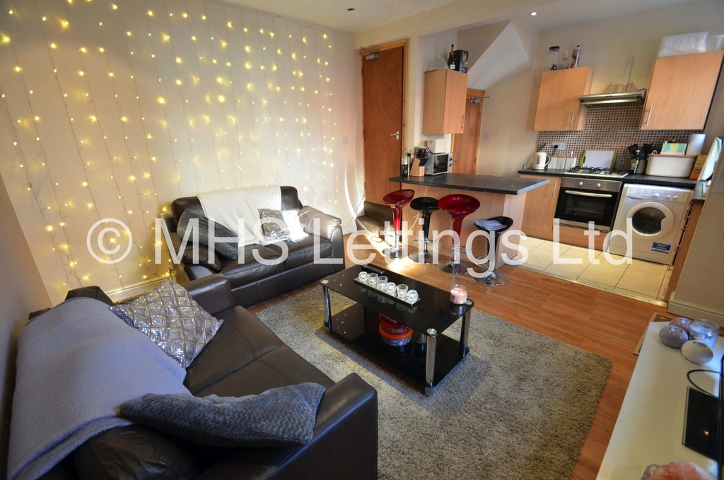 Photo of 4 Bedroom Mid Terraced House in 37 Harold Road, Leeds, LS6 1PR