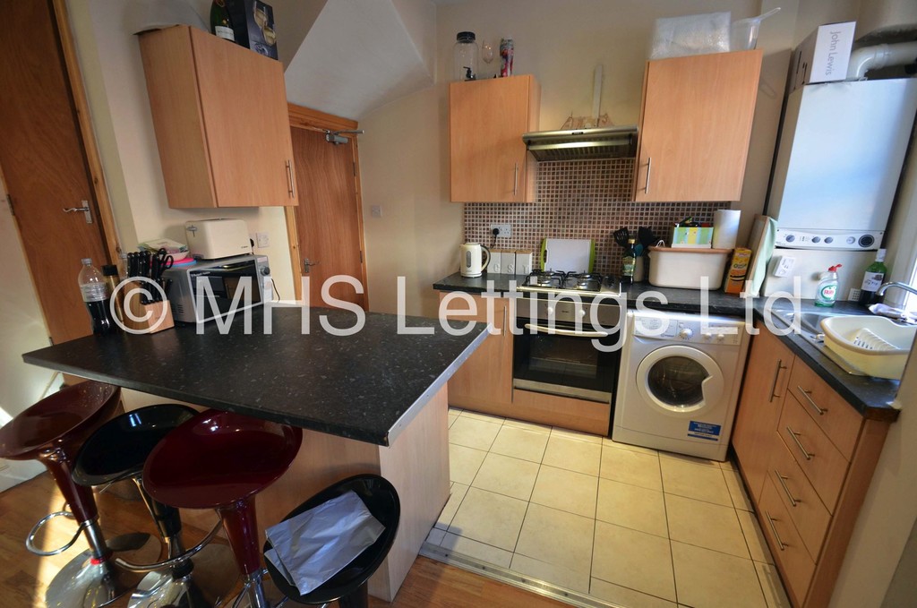 Photo of 4 Bedroom Mid Terraced House in 37 Harold Road, Leeds, LS6 1PR