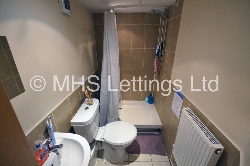 Photo of 4 Bedroom Mid Terraced House in 37 Harold Road, Leeds, LS6 1PR