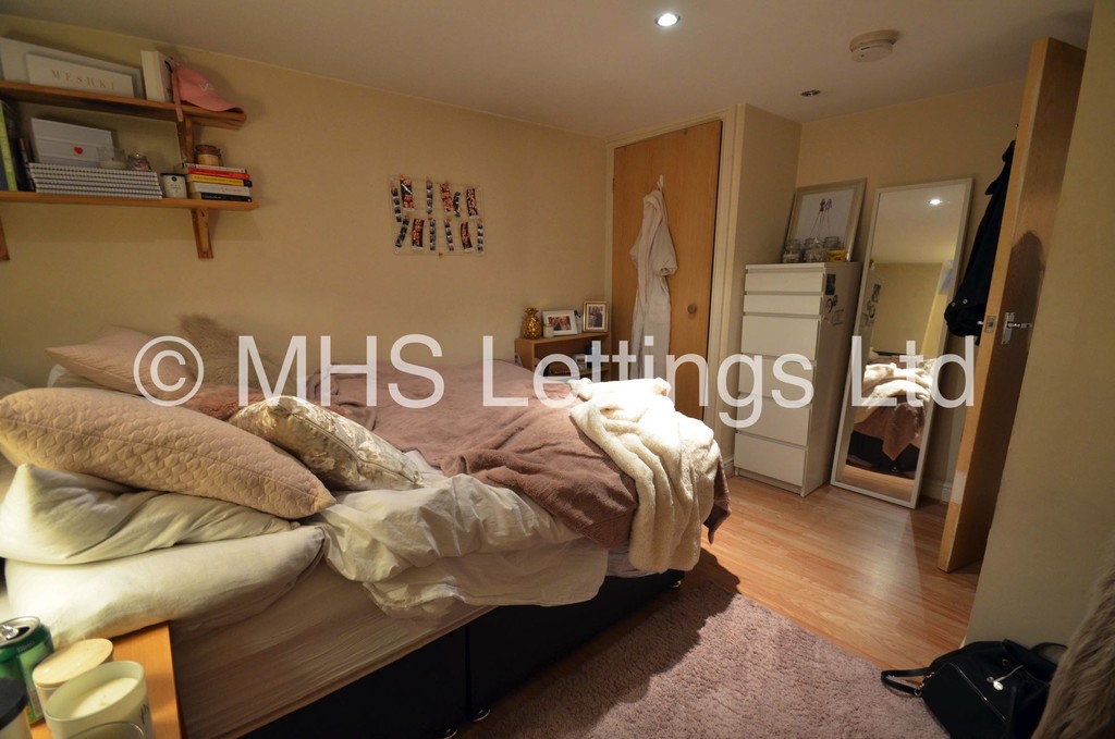 Photo of 4 Bedroom Mid Terraced House in 37 Harold Road, Leeds, LS6 1PR