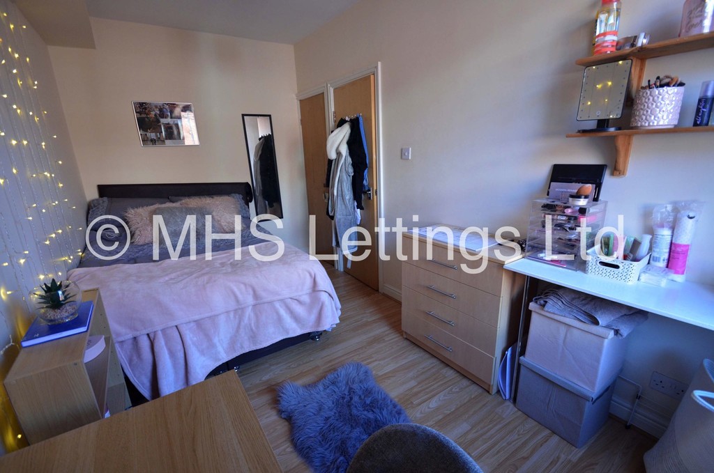 Photo of 4 Bedroom Mid Terraced House in 37 Harold Road, Leeds, LS6 1PR