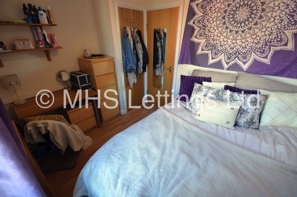 Photo of 4 Bedroom Mid Terraced House in 37 Harold Road, Leeds, LS6 1PR