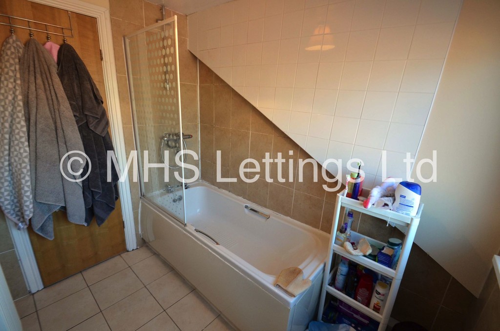 Photo of 4 Bedroom Mid Terraced House in 37 Harold Road, Leeds, LS6 1PR