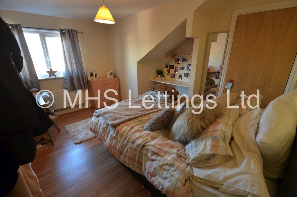 Photo of 4 Bedroom Mid Terraced House in 37 Harold Road, Leeds, LS6 1PR