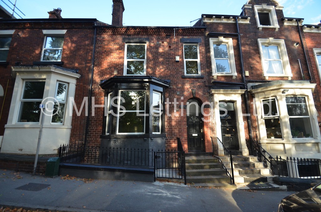 Photo of 9 Bedroom Mid Terraced House in 16 Hanover Square, Leeds, LS3 1AP