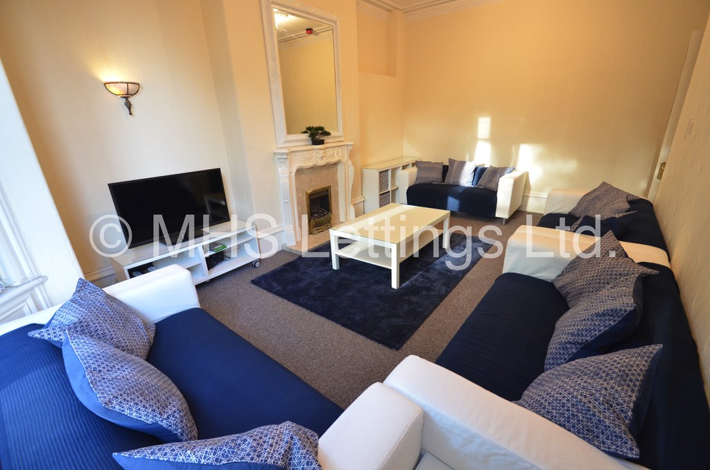 Photo of 9 Bedroom Mid Terraced House in 16 Hanover Square, Leeds, LS3 1AP