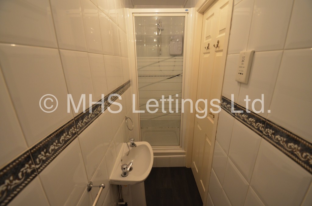 Photo of 9 Bedroom Mid Terraced House in 16 Hanover Square, Leeds, LS3 1AP