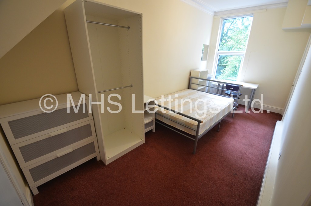 Photo of 9 Bedroom Mid Terraced House in 16 Hanover Square, Leeds, LS3 1AP