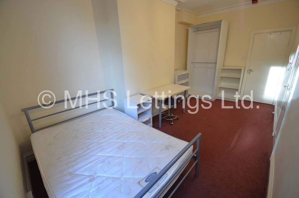 Photo of 8 Bedroom Mid Terraced House in 16 Hanover Square, Leeds, LS3 1AP