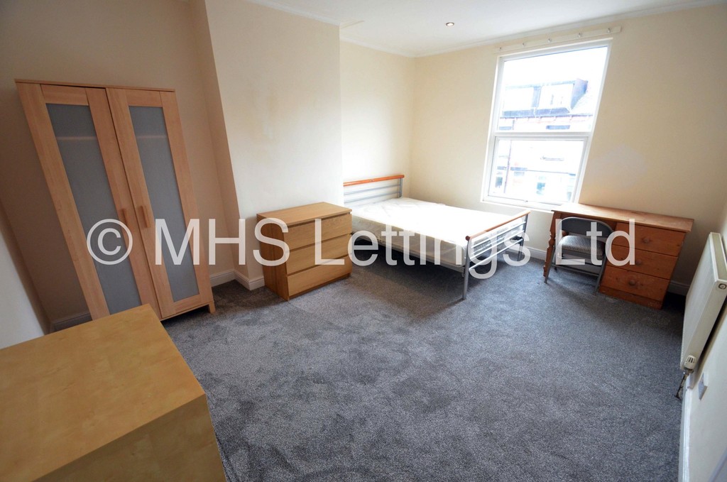 Double Room, 66 Woodside Avenue, Leeds, LS4 2QX
