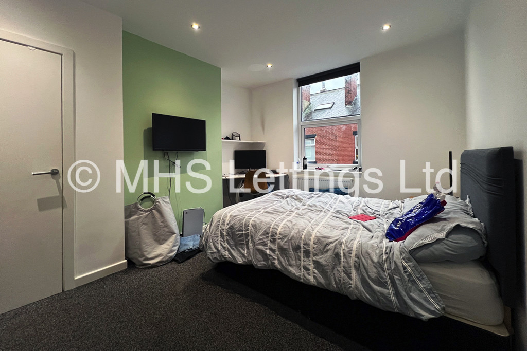 Photo of 2 Bedroom Mid Terraced House in 3 Meadow View, Leeds, LS6 1JQ