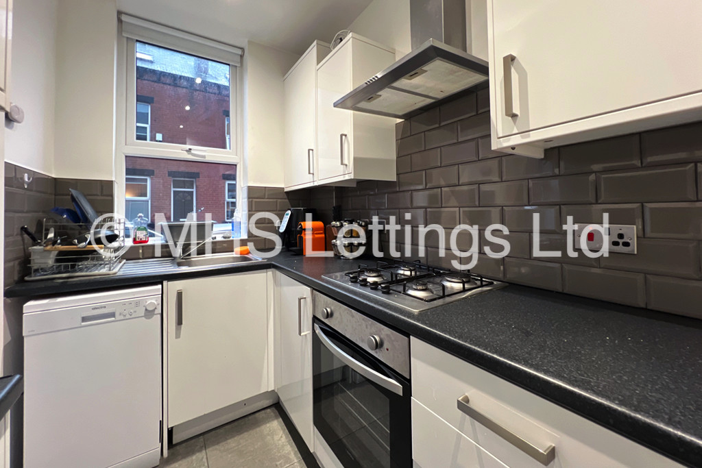 Photo of 2 Bedroom Mid Terraced House in 3 Meadow View, Leeds, LS6 1JQ
