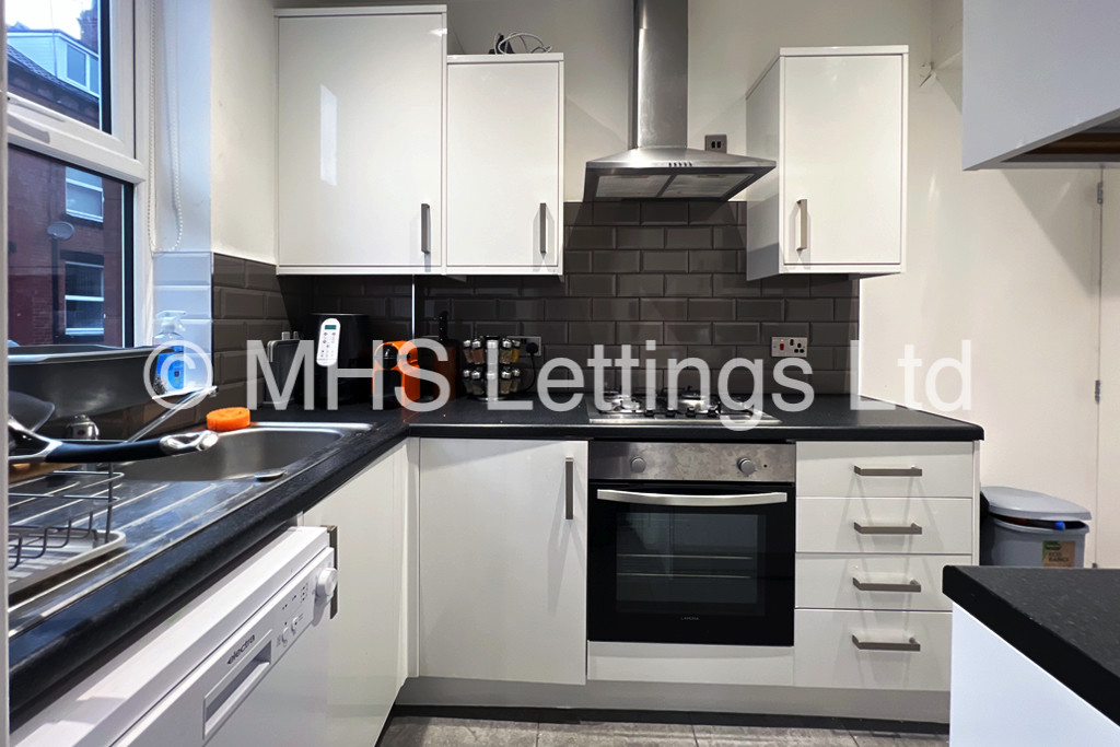 Photo of 2 Bedroom Mid Terraced House in 3 Meadow View, Leeds, LS6 1JQ