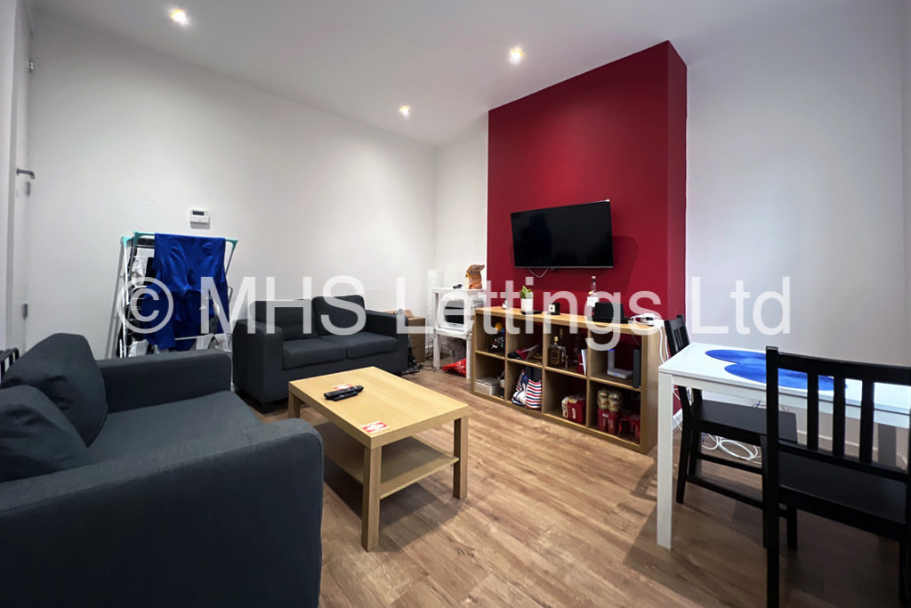 Photo of 2 Bedroom Mid Terraced House in 3 Meadow View, Leeds, LS6 1JQ