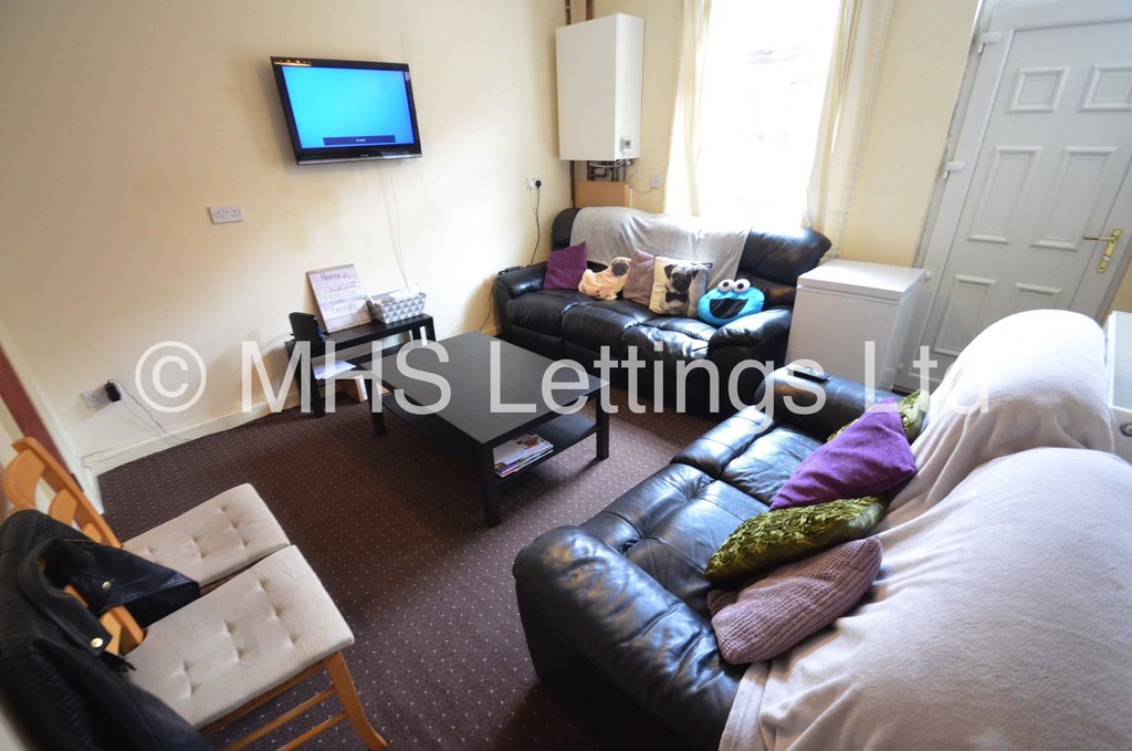 Photo of 4 Bedroom Mid Terraced House in 18 Ashville Avenue, Leeds, LS6 1LX