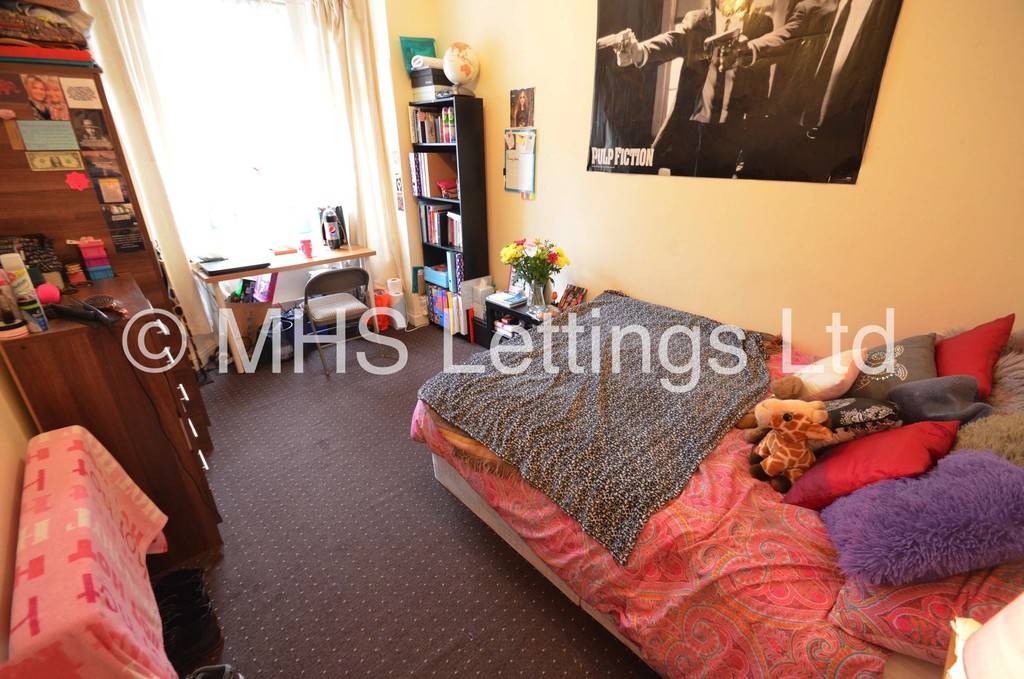 Photo of 4 Bedroom Mid Terraced House in 18 Ashville Avenue, Leeds, LS6 1LX