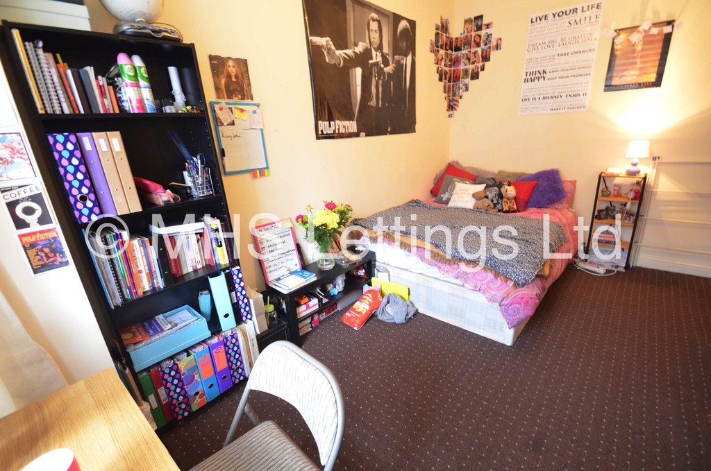 Photo of 4 Bedroom Mid Terraced House in 18 Ashville Avenue, Leeds, LS6 1LX