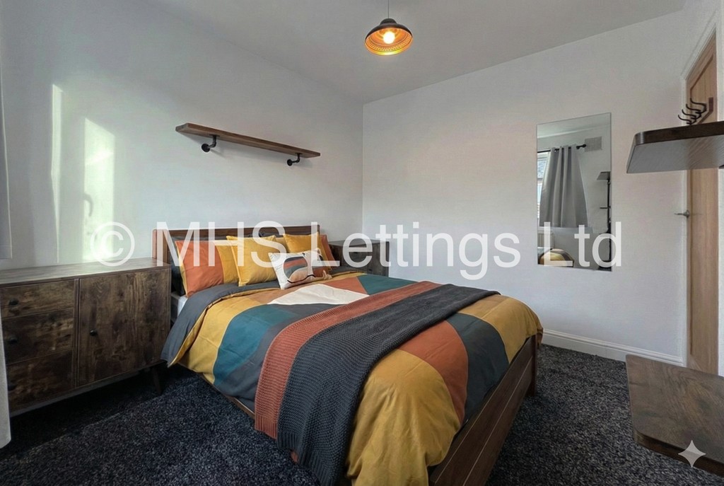 Photo of 2 Bedroom Mid Terraced House in 31 Park View Avenue, Leeds, LS4 2LH