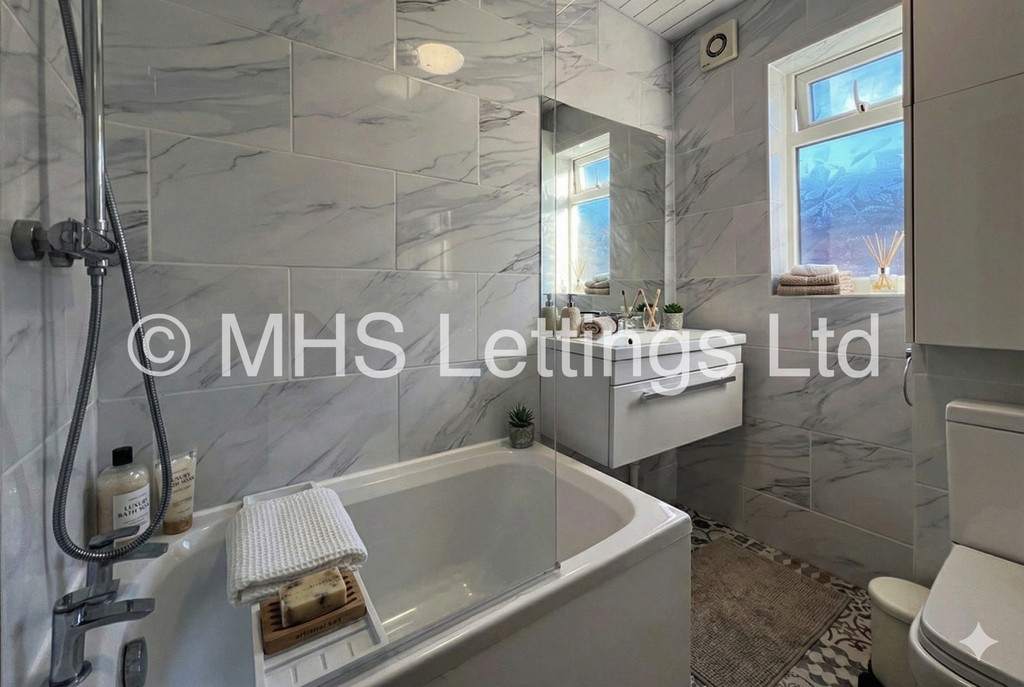 Photo of 2 Bedroom Mid Terraced House in 31 Park View Avenue, Leeds, LS4 2LH