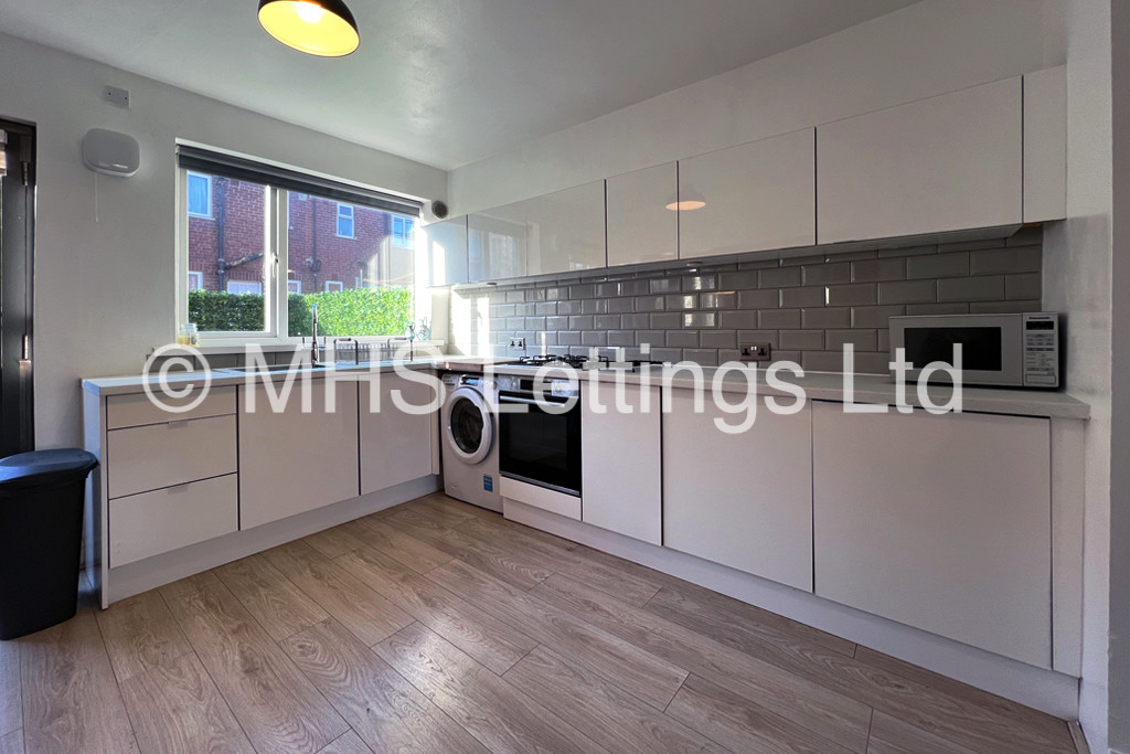 Photo of 2 Bedroom Mid Terraced House in 31 Park View Avenue, Leeds, LS4 2LH