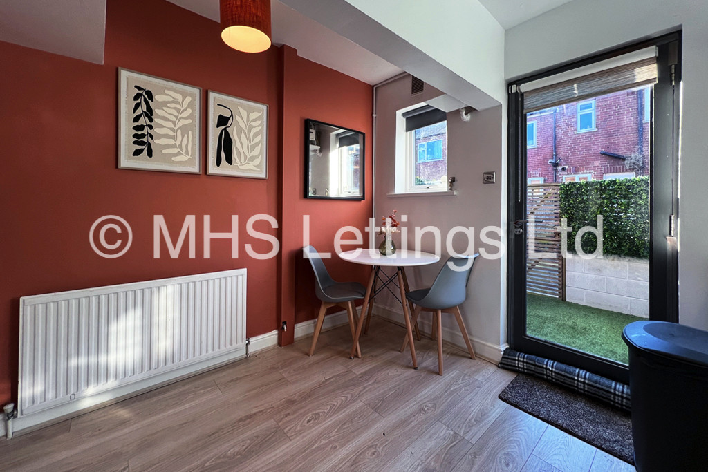 Photo of 2 Bedroom Mid Terraced House in 31 Park View Avenue, Leeds, LS4 2LH