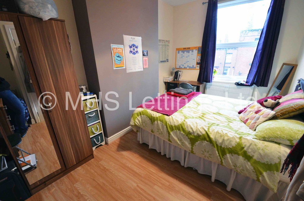 Photo of 4 Bedroom End Terraced House in 7 William Street, Leeds, LS6 1JG