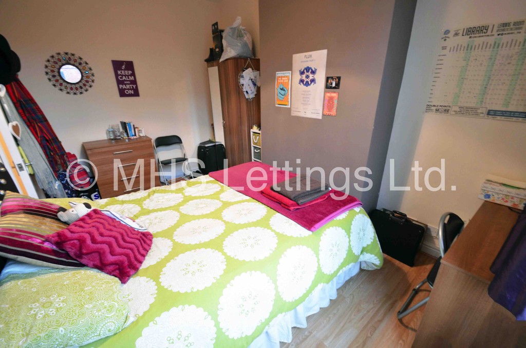 Photo of 4 Bedroom End Terraced House in 7 William Street, Leeds, LS6 1JG
