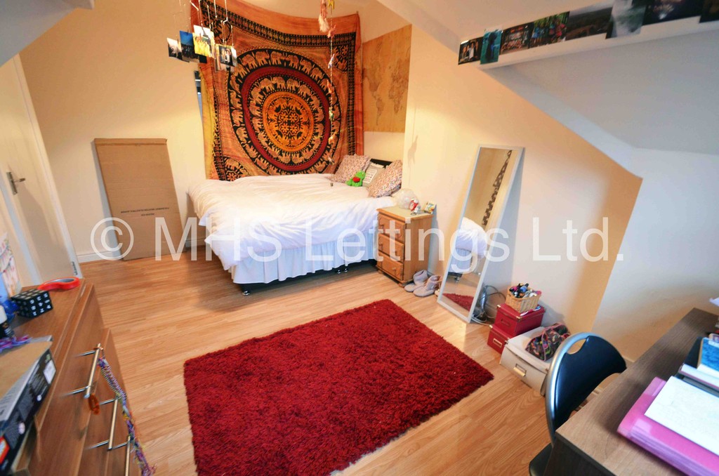 Photo of 4 Bedroom End Terraced House in 7 William Street, Leeds, LS6 1JG