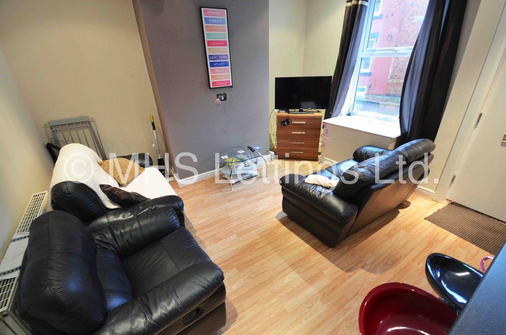 Photo of 4 Bedroom End Terraced House in 7 William Street, Leeds, LS6 1JG