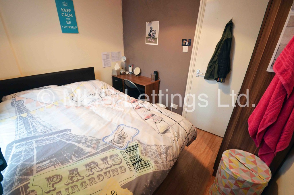 Photo of 4 Bedroom End Terraced House in 7 William Street, Leeds, LS6 1JG