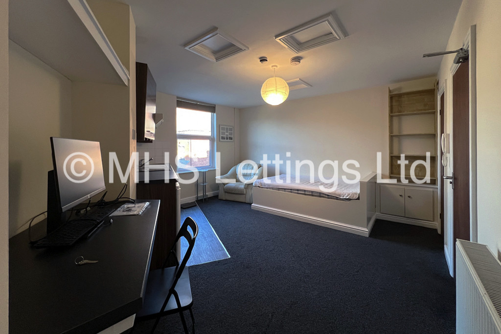 Photo of 1 Bedroom Studio in Room 4, 30 Hyde Park Terrace, Leeds, LS6 1BJ