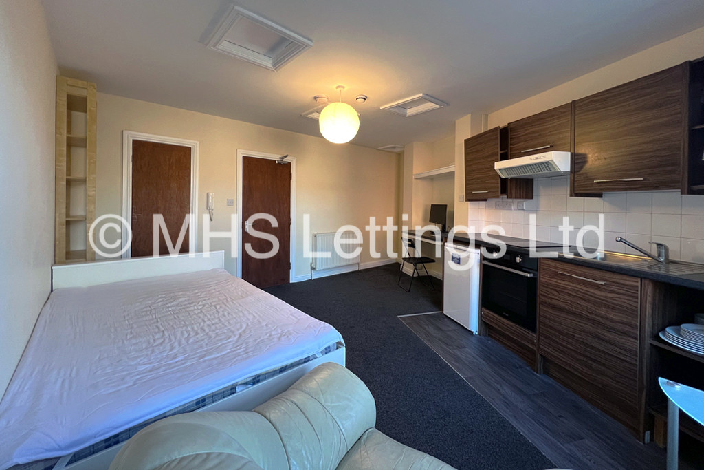 Photo of 1 Bedroom Studio in Room 4, 30 Hyde Park Terrace, Leeds, LS6 1BJ