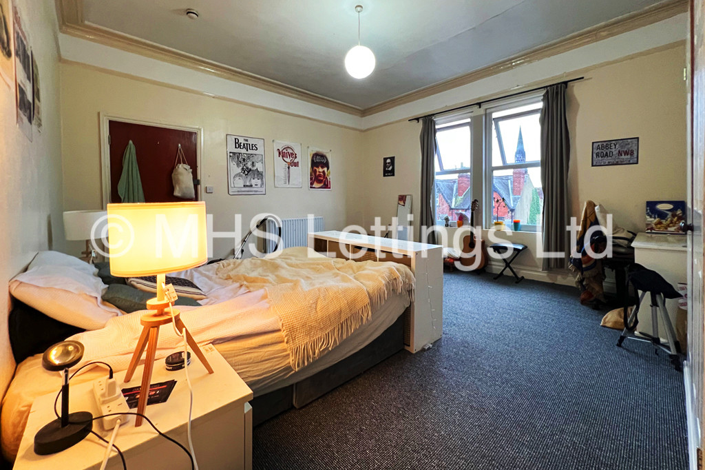 Photo of 5 Bedroom Mid Terraced House in 33 Regent Park Terrace, Leeds, LS6 2AX