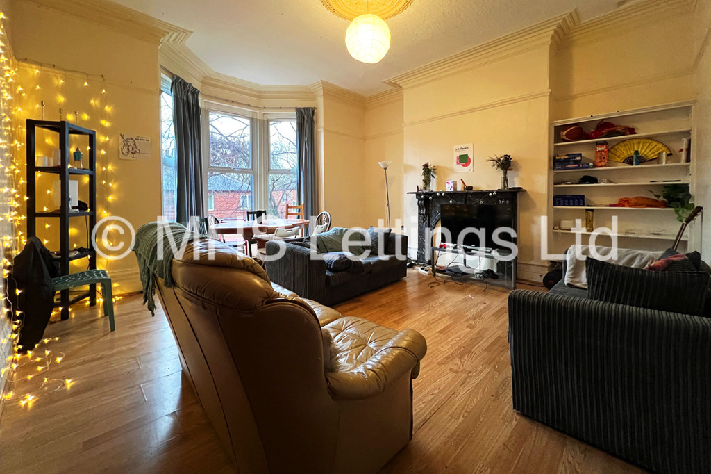 Photo of 5 Bedroom Mid Terraced House in 33 Regent Park Terrace, Leeds, LS6 2AX