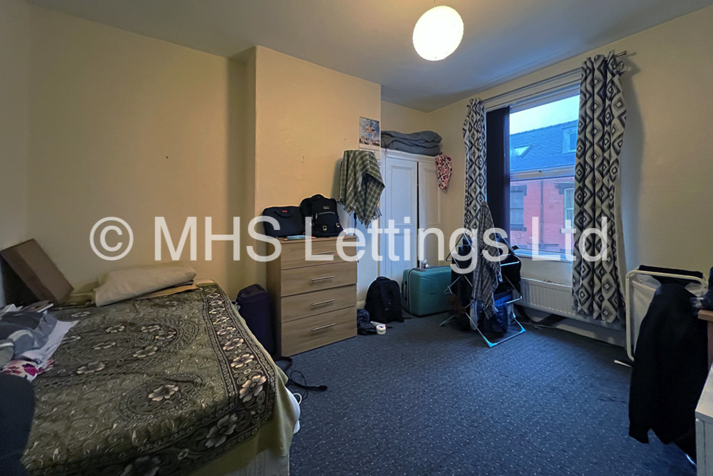 Photo of 2 Bedroom Mid Terraced House in 11 Elizabeth Street, Leeds, LS6 1JF