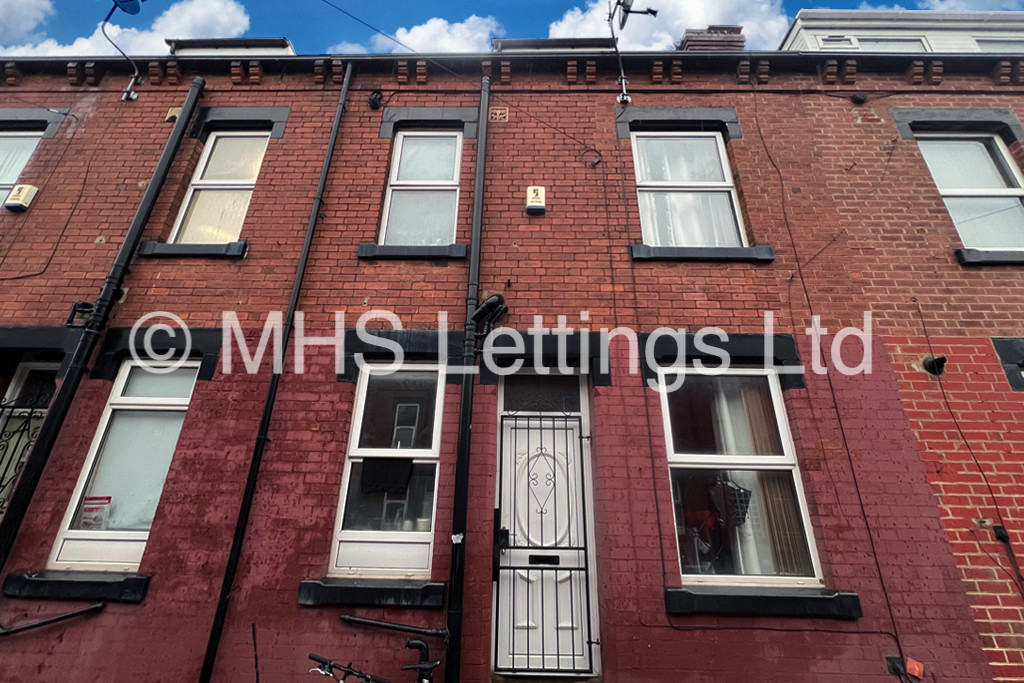Photo of 2 Bedroom Mid Terraced House in 11 Elizabeth Street, Leeds, LS6 1JF