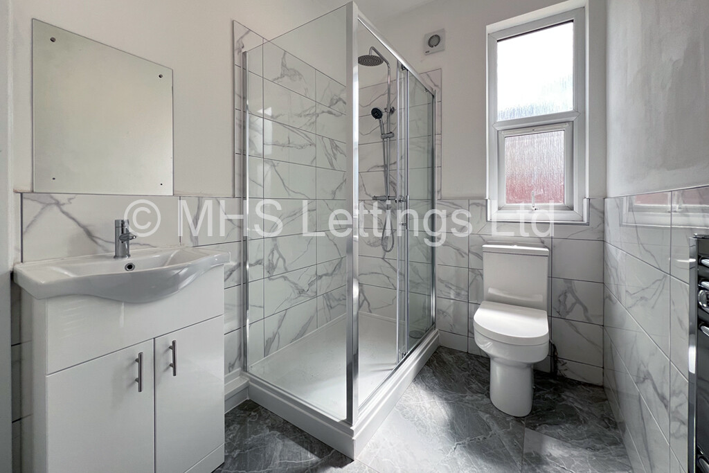 Photo of 3 Bedroom End Terraced House in 91 Harold Grove, Leeds, LS6 1LB