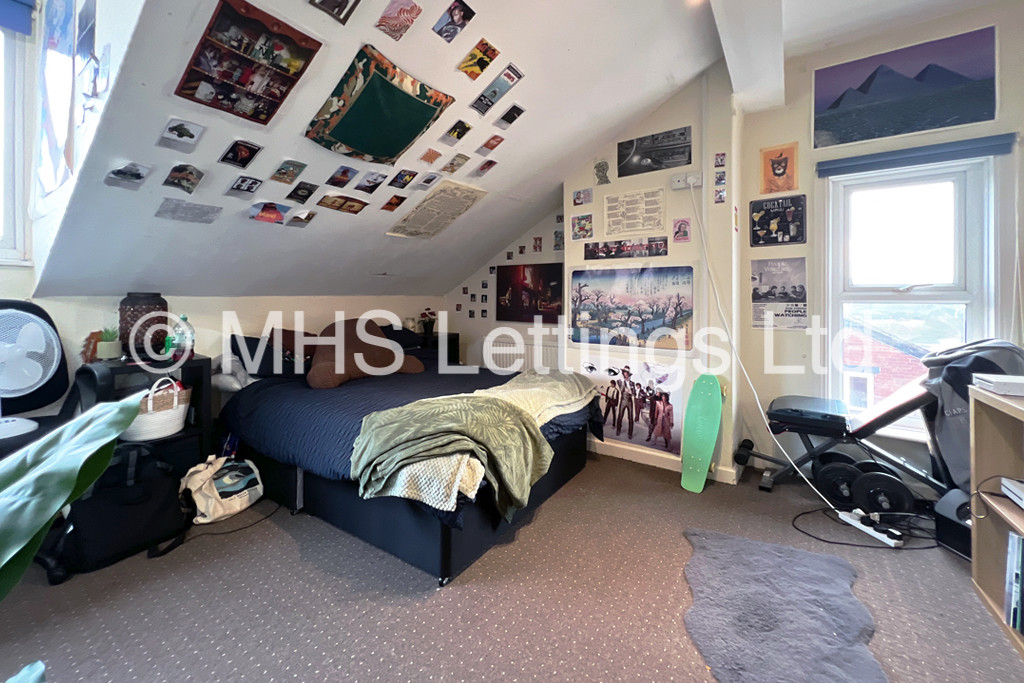 Photo of 3 Bedroom Mid Terraced House in 17 Elsham Terrace, Leeds, LS4 2RB