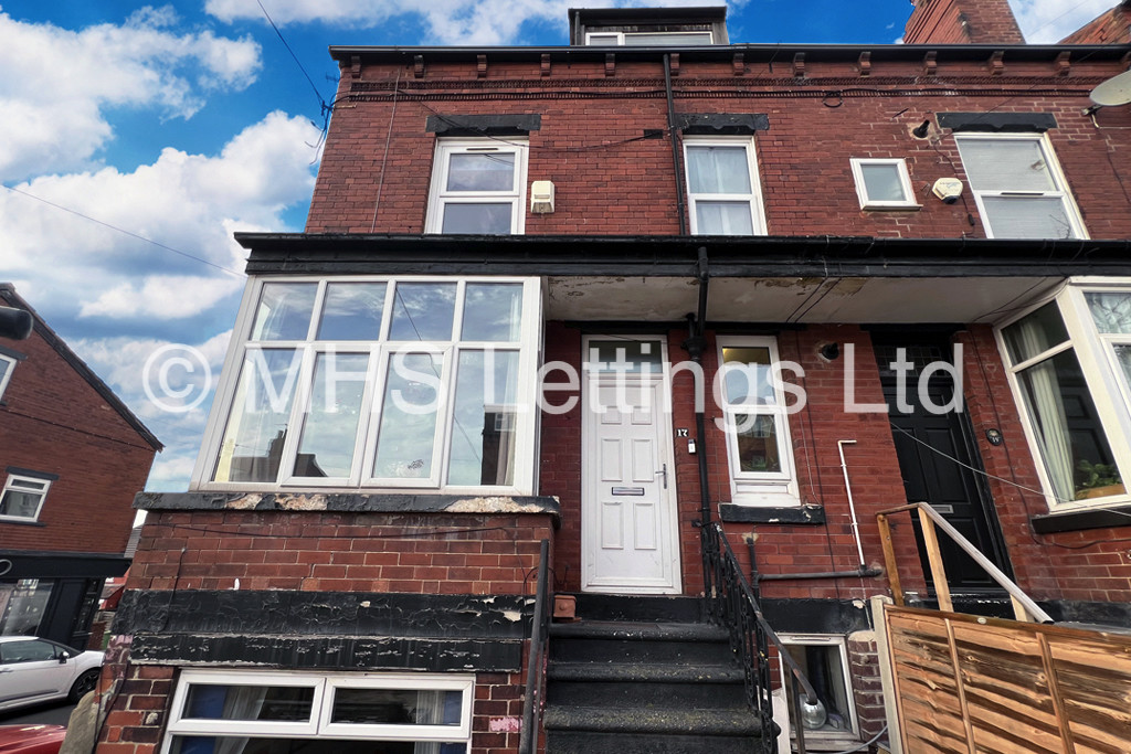 Photo of 3 Bedroom Mid Terraced House in 17 Elsham Terrace, Leeds, LS4 2RB