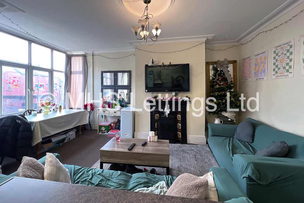 Photo of 3 Bedroom Mid Terraced House in 17 Elsham Terrace, Leeds, LS4 2RB