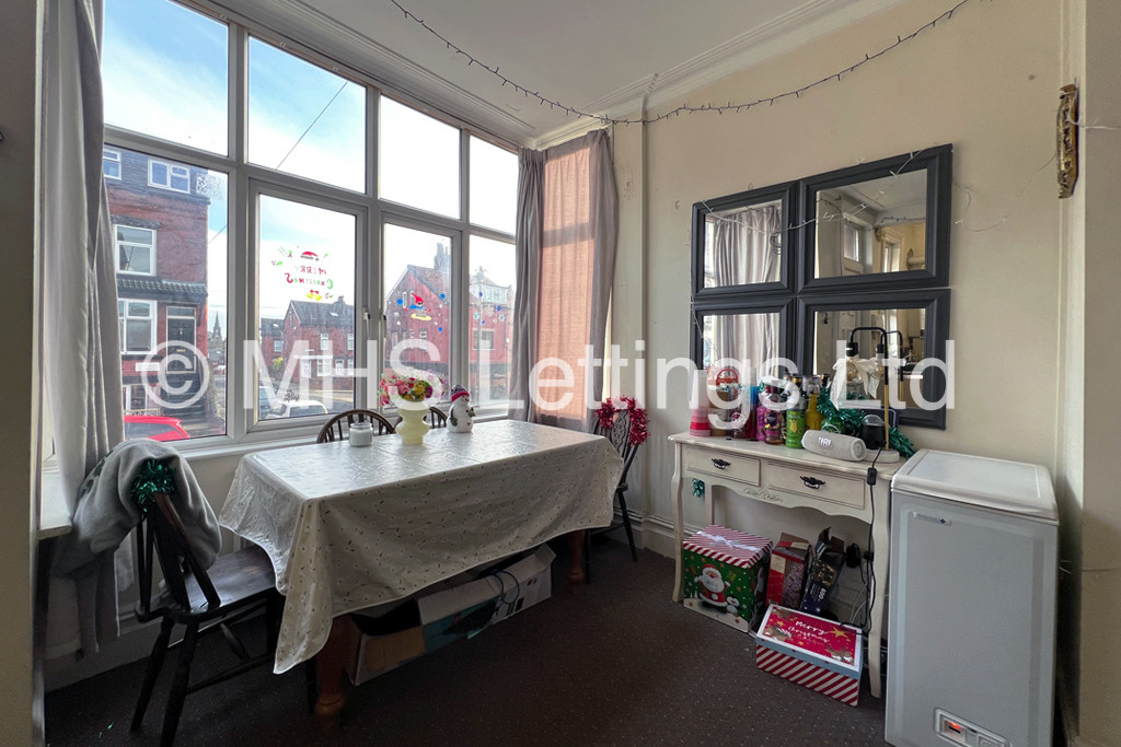 Photo of 3 Bedroom Mid Terraced House in 17 Elsham Terrace, Leeds, LS4 2RB