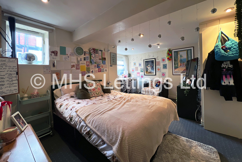 Photo of 3 Bedroom Mid Terraced House in 17 Elsham Terrace, Leeds, LS4 2RB