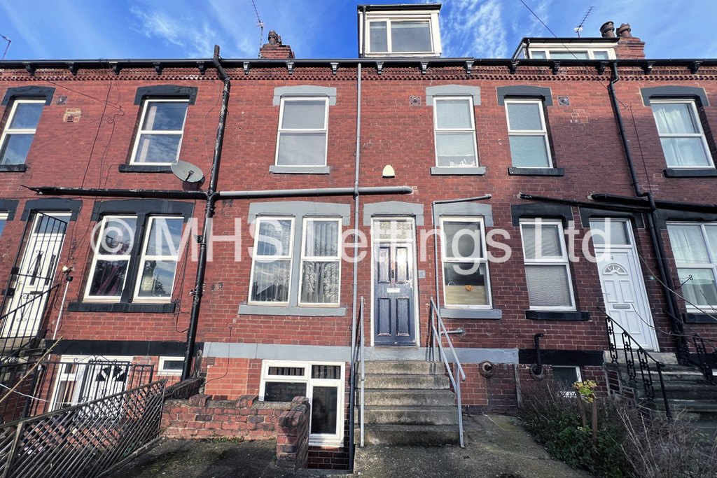 Photo of 3 Bedroom Mid Terraced House in 6 Graham Avenue, Leeds, LS4 2LW
