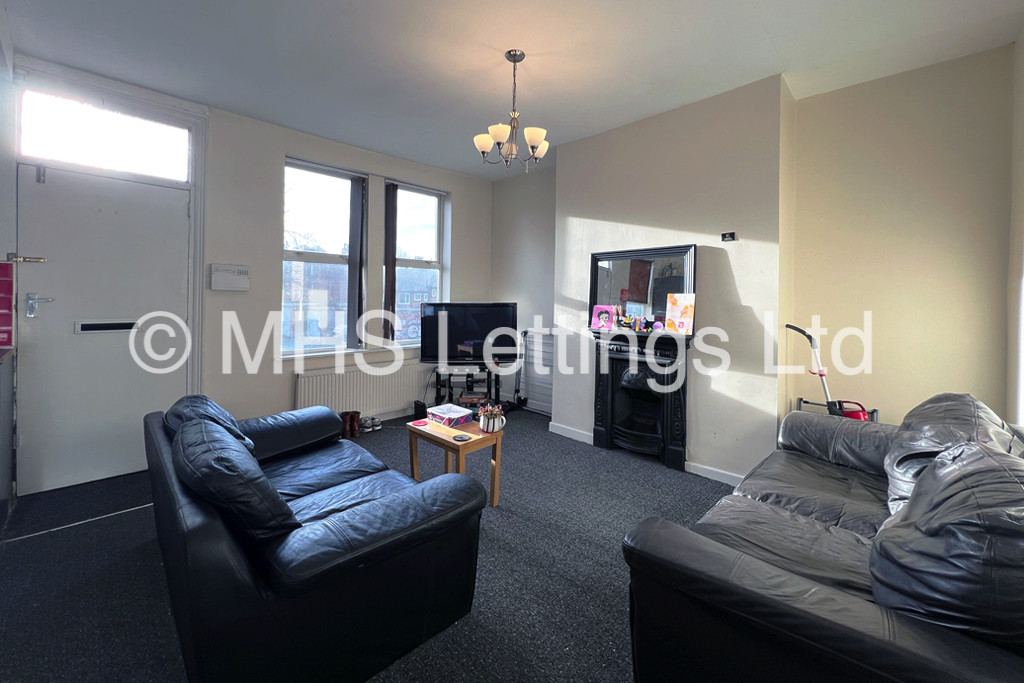 Photo of 3 Bedroom Mid Terraced House in 6 Graham Avenue, Leeds, LS4 2LW