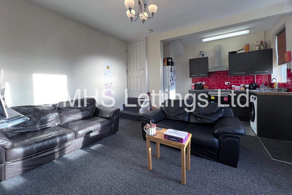 Photo of 3 Bedroom Mid Terraced House in 6 Graham Avenue, Leeds, LS4 2LW