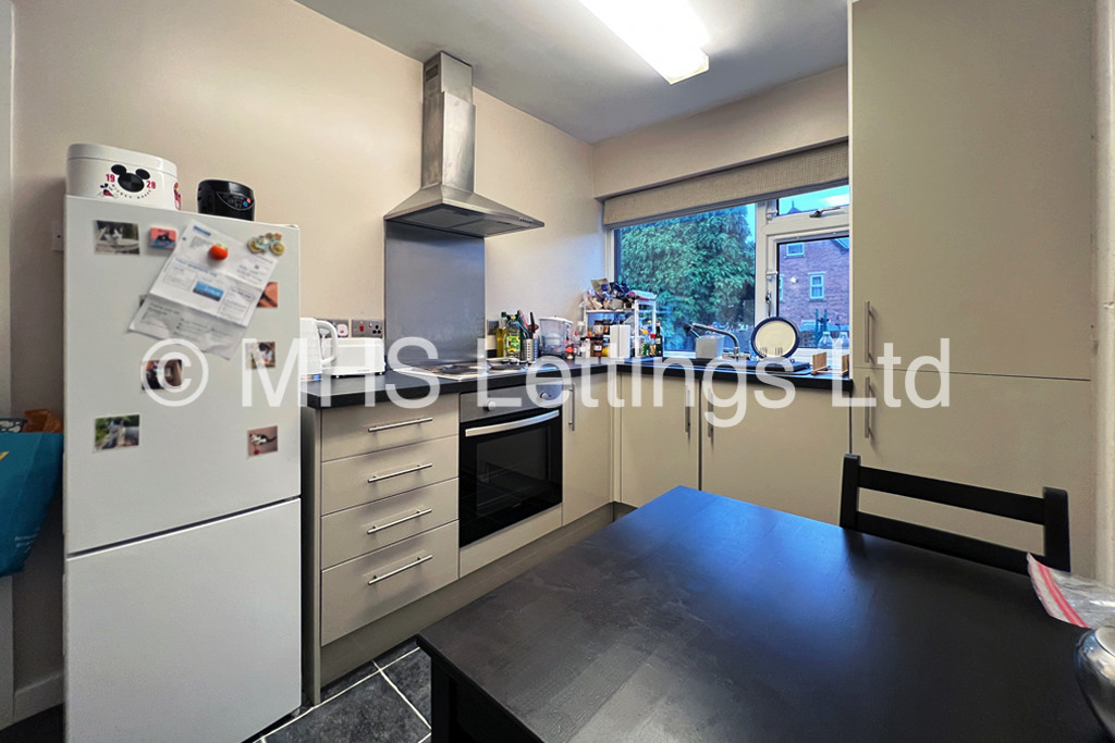 Photo of 2 Bedroom Mid Terraced House in 28 Ash Grove, Leeds, LS6 1AY